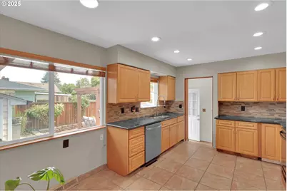 3110 NE Bryant St, Portland, OR 97211 - Photo 12