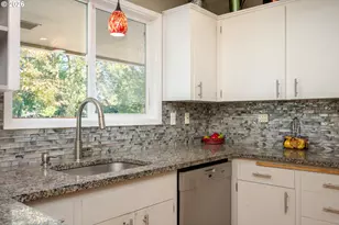 124 NE Lincoln Ct, Hillsboro, OR 97124 - Photo 8