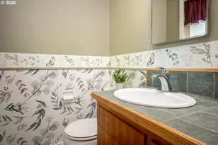 124 NE Lincoln Ct, Hillsboro, OR 97124 - Photo 28