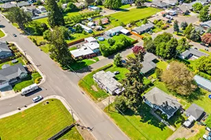 1596 W 10th Ave, Junction City, OR 97448 - Photo 8