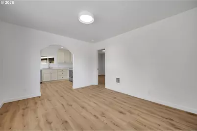 404 SW Elmwood Ave, McMinnville, OR 97128 - Photo 6