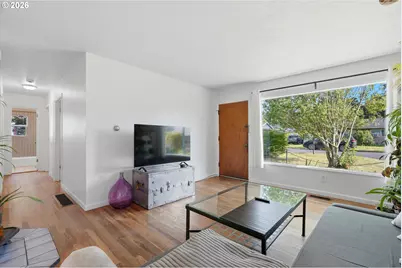 8703 NE Sacramento St, Portland, OR 97220 - Photo 6