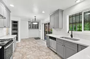 820 NE 168th Pl, Portland, OR 97230 - Photo 14