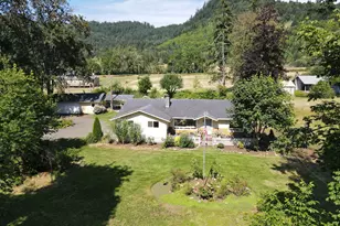 36991 Row River Rd, Cottage Grove, OR 97424 - Photo 16