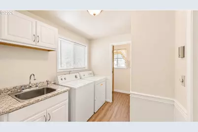 36991 Row River Rd, Cottage Grove, OR 97424 - Photo 12