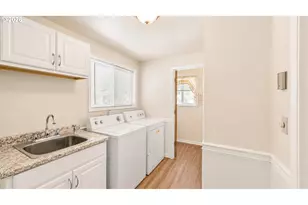 36991 Row River Rd, Cottage Grove, OR 97424 - Photo 12