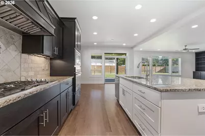 13540 SE Greenwood Ct, Clackamas, OR 97015 - Photo 2