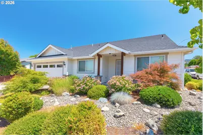 101 SE Yorktown Dr, Grants Pass, OR 97527 - Photo 2