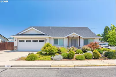 101 SE Yorktown Dr, Grants Pass, OR 97527 - Photo 1