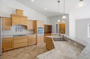 101 SE Yorktown Dr, Grants Pass, OR 97527 - Photo 4