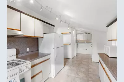 7028 N Saint Louis Ave, Portland, OR 97203 - Photo 10