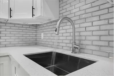 8778 N Newman Ave, Portland, OR 97203 - Photo 12