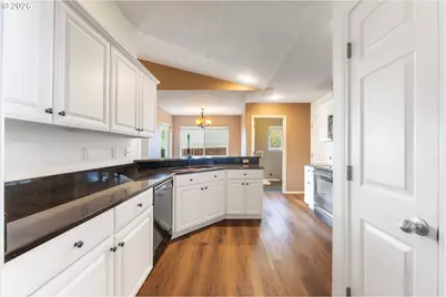 1621 SW 2nd St, Pendleton, OR 97801 - Photo 4