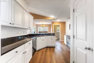 1621 SW 2nd St, Pendleton, OR 97801 - Photo 4
