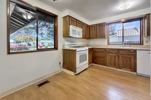 18513 SE Stephens St, Portland, OR 97233 - Photo 2