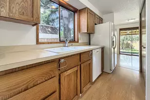18513 SE Stephens St, Portland, OR 97233 - Photo 8