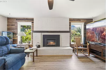 2478 Marion St, North Bend, OR 97459 - Photo 4
