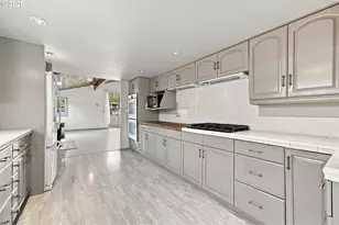 205 N Bridgeton Rd, Portland, OR 97217 - Photo 12