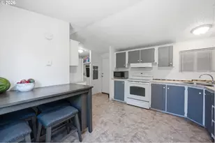301 E Columbia Dr, Newberg, OR 97132 - Photo 12