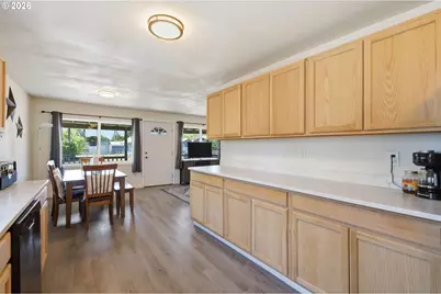 505 S 5th St, Harrisburg, OR 97446 - Photo 12
