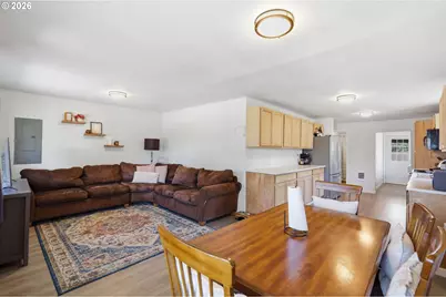 505 S 5th St, Harrisburg, OR 97446 - Photo 6