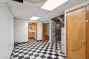 8921 SE Washington St, Portland, OR 97216 - Photo 28