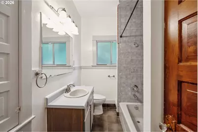 8921 SE Washington St, Portland, OR 97216 - Photo 18