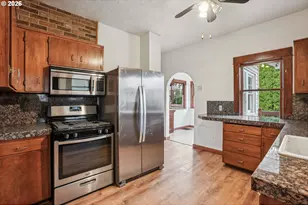 8921 SE Washington St, Portland, OR 97216 - Photo 12