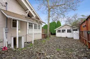 8921 SE Washington St, Portland, OR 97216 - Photo 34