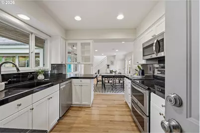 6710 SW 11th Dr, Portland, OR 97219 - Photo 18