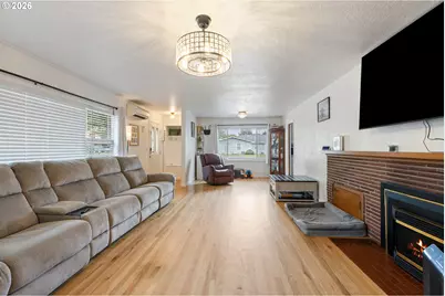 223 W Hazel St, Roseburg, OR 97471 - Photo 6