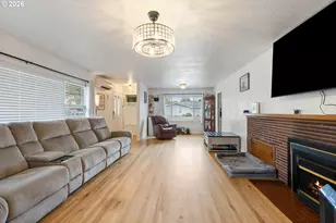 223 W Hazel St, Roseburg, OR 97471 - Photo 6