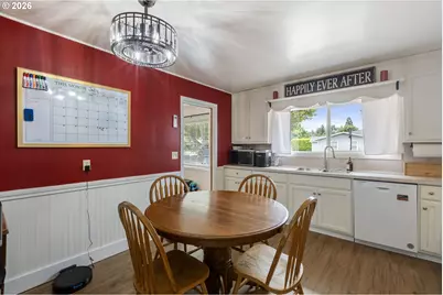 223 W Hazel St, Roseburg, OR 97471 - Photo 8
