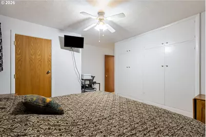 223 W Hazel St, Roseburg, OR 97471 - Photo 18