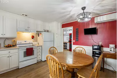 223 W Hazel St, Roseburg, OR 97471 - Photo 12