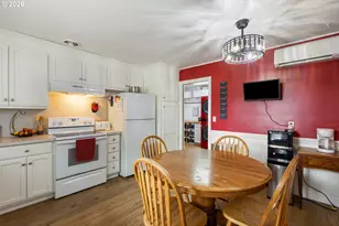 223 W Hazel St, Roseburg, OR 97471 - Photo 12