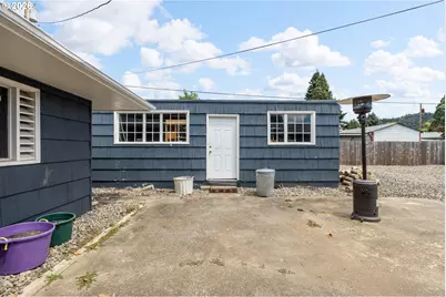 223 W Hazel St, Roseburg, OR 97471 - Photo 36