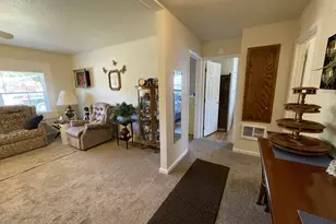 48440 Jasper Dr, Oakridge, OR 97463 - Photo 4