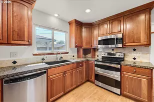 2160 SE Cedar Park Ct, Hillsboro, OR 97123 - Photo 8