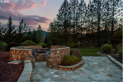 727 Earhart Rd, Rogue River, OR 97537 - Photo 8