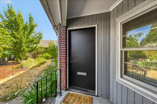 6504 N Commercial Ave, Portland, OR 97217 - Photo 4