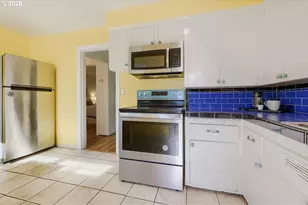 6504 N Commercial Ave, Portland, OR 97217 - Photo 16