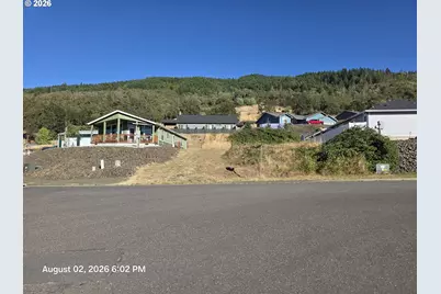 411 Clark St, Myrtle Creek, OR 97457 - Photo 2