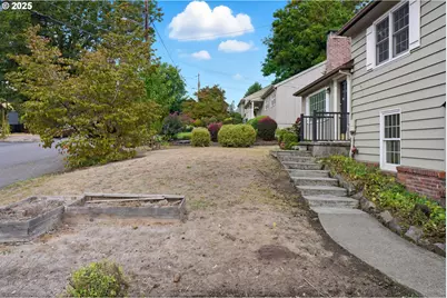 9360 SW Meadow Ln, Portland, OR 97225 - Photo 4