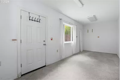 9360 SW Meadow Ln, Portland, OR 97225 - Photo 28