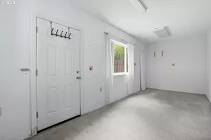 9360 SW Meadow Ln, Portland, OR 97225 - Photo 28