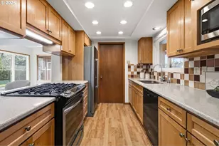 922 NE Donelson Rd, Hillsboro, OR 97124 - Photo 16