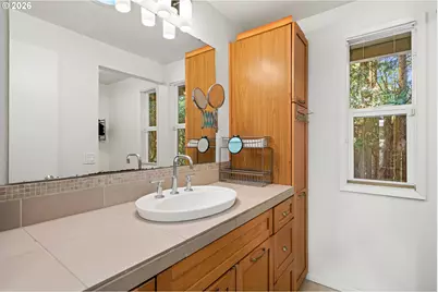 214 NW Seblar Dr, Portland, OR 97035 - Photo 24