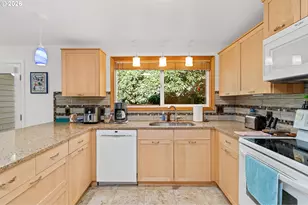 214 NW Seblar Dr, Portland, OR 97035 - Photo 10