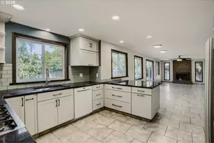 1635 NE Stable Dr, Hillsboro, OR 97124 - Photo 12